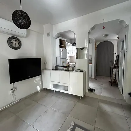 Glorya Apart Spacious 3-room